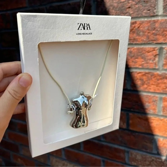 ZARA BUST CHARM NECKLACE - Picture 8 of 9
